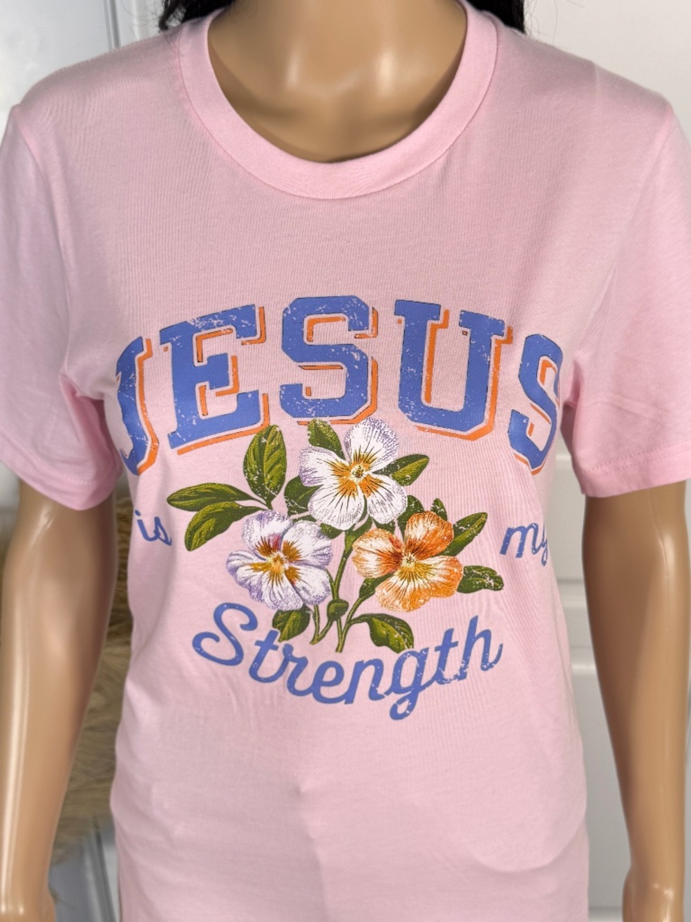 PINK CREW NECK T-SHIRT WITH "JESUS IS MY STRENGTH" GRAPHIC - NWOT - Picture 4 of 13